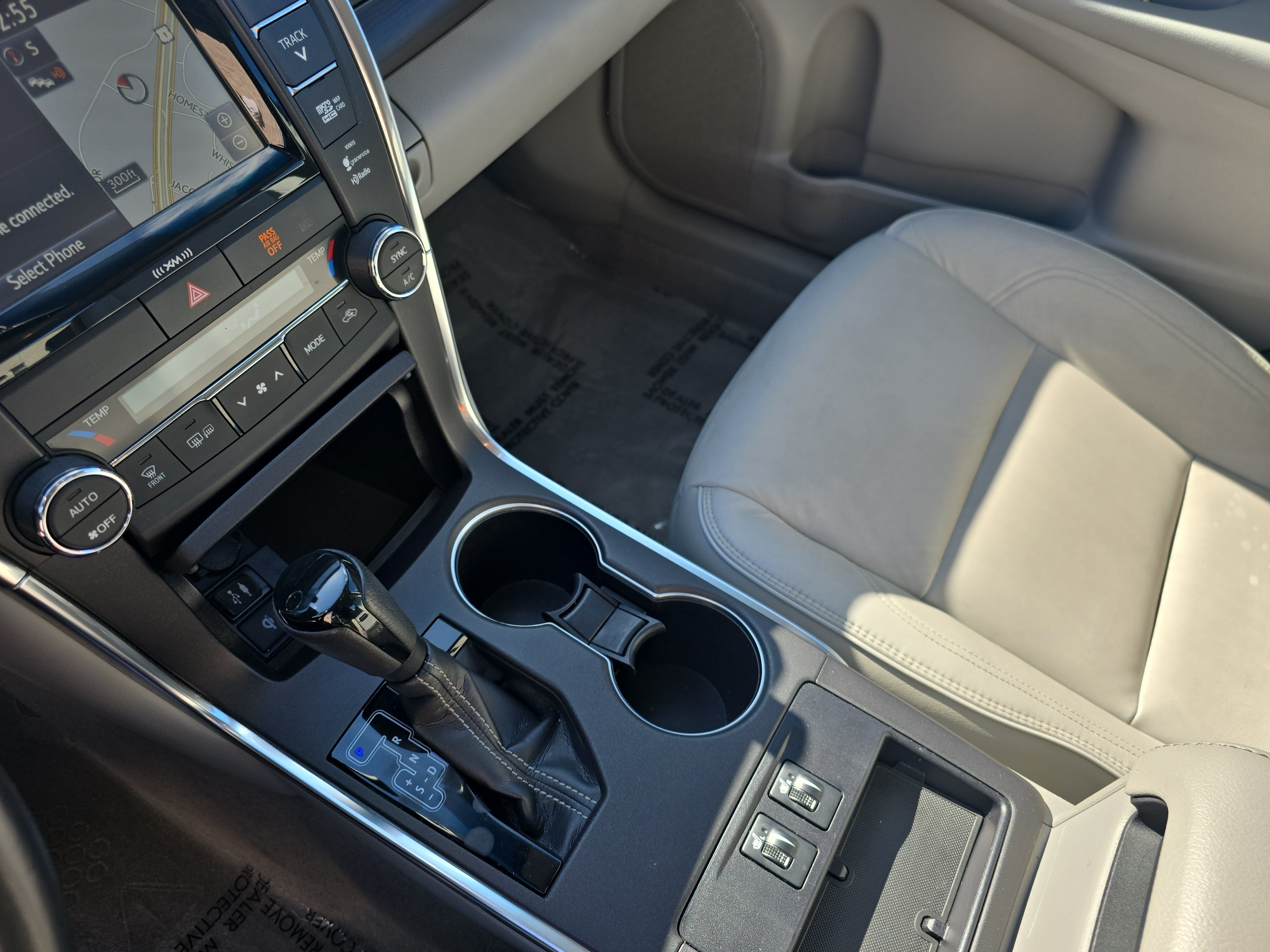 Used 2016 Toyota Camry XLE w/ Moonroof Package FWD image 21