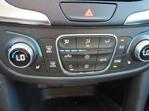 Used 2018 Chevrolet Equinox LT AWD/4WD image 6