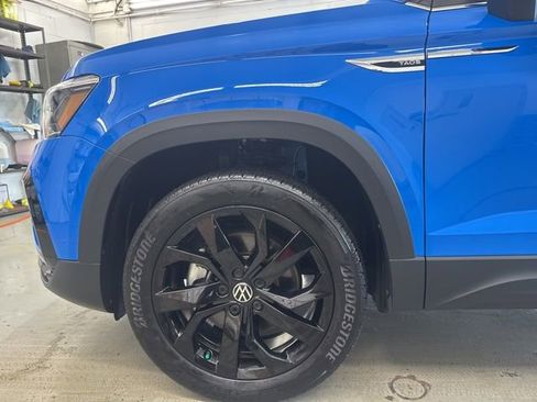 Certified 2023 Volkswagen Taos SE w/ Panoramic Sunroof Package image 4