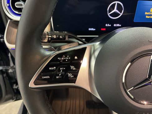 Used 2025 Mercedes-Benz GLC 350e 4MATIC image 17