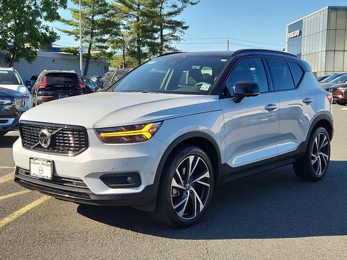 Used 2022 Volvo XC40 T5 R-Design w/ Advanced Package AWD/4WD image 3