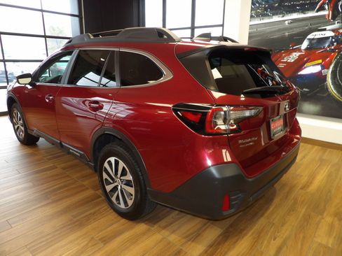 Used 2022 Subaru Outback Premium image 8