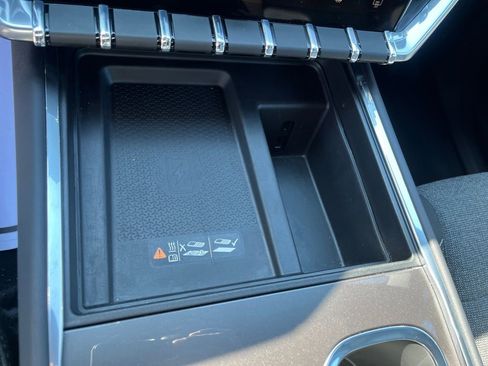 Used 2025 GMC Acadia Elevation image 32