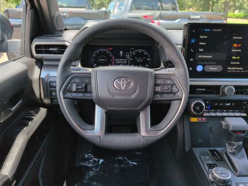 Used 2025 Toyota Tacoma TRD Off-Road w/ TRD Off Road Premium Package AWD/4WD image 15