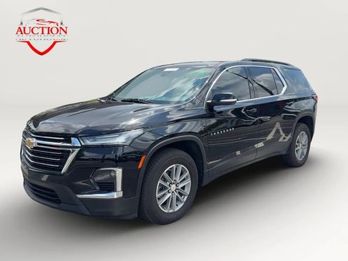 Used 2023 Chevrolet Traverse LT FWD image 1