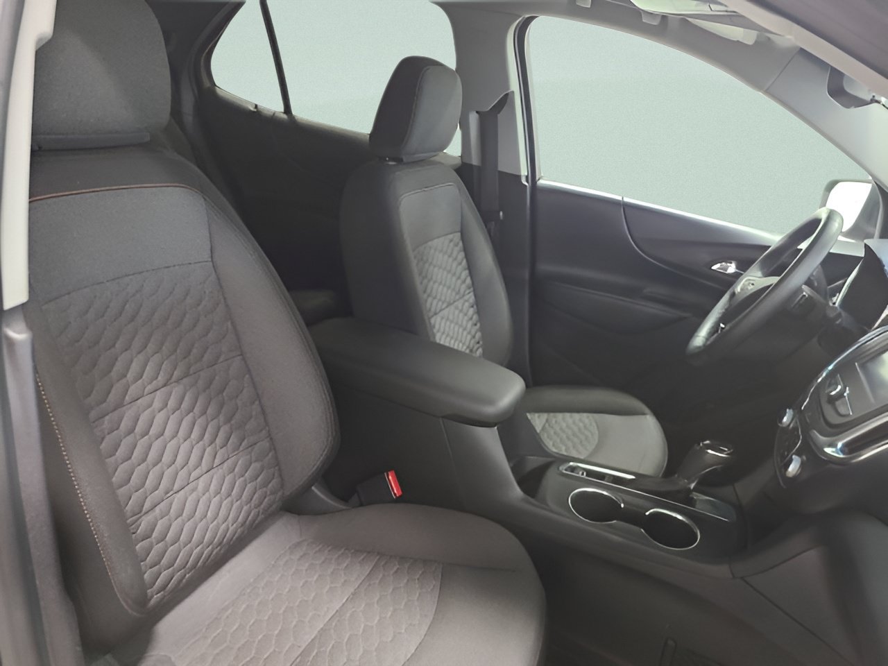 Used 2018 Chevrolet Equinox LT FWD image 12