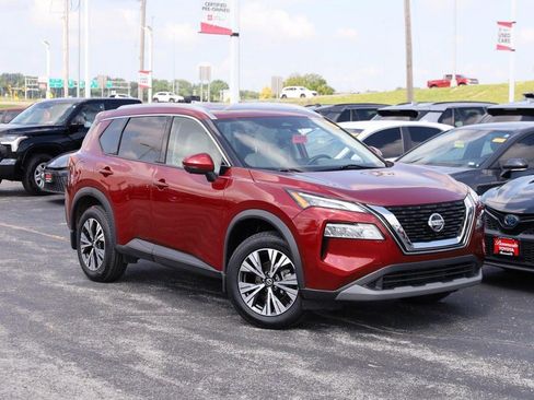 Used 2021 Nissan Rogue SV w/ Premium Package AWD/4WD image 2