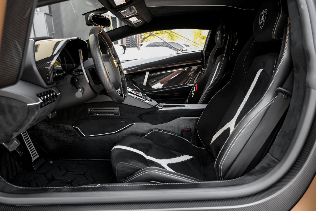 Used 2020 Lamborghini Aventador SVJ AWD/4WD image 6