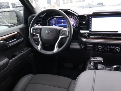 Used 2024 Chevrolet Silverado 1500 LT Trail Boss w/ Convenience Package II image 15