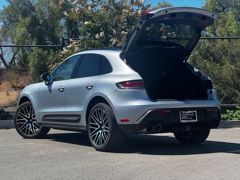 Certified 2024 Porsche Macan AWD/4WD image 7