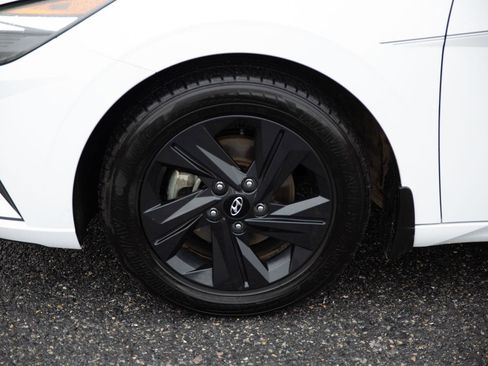 Used 2023 Hyundai Elantra Blue image 9