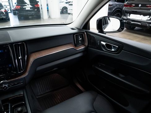 Used 2024 Volvo XC60 T8 Plus image 11