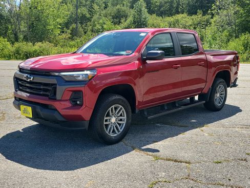 Used 2024 Chevrolet Colorado LT w/ LT Convenience Package III AWD/4WD image 1
