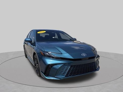 Used 2025 Toyota Camry XSE FWD image 8