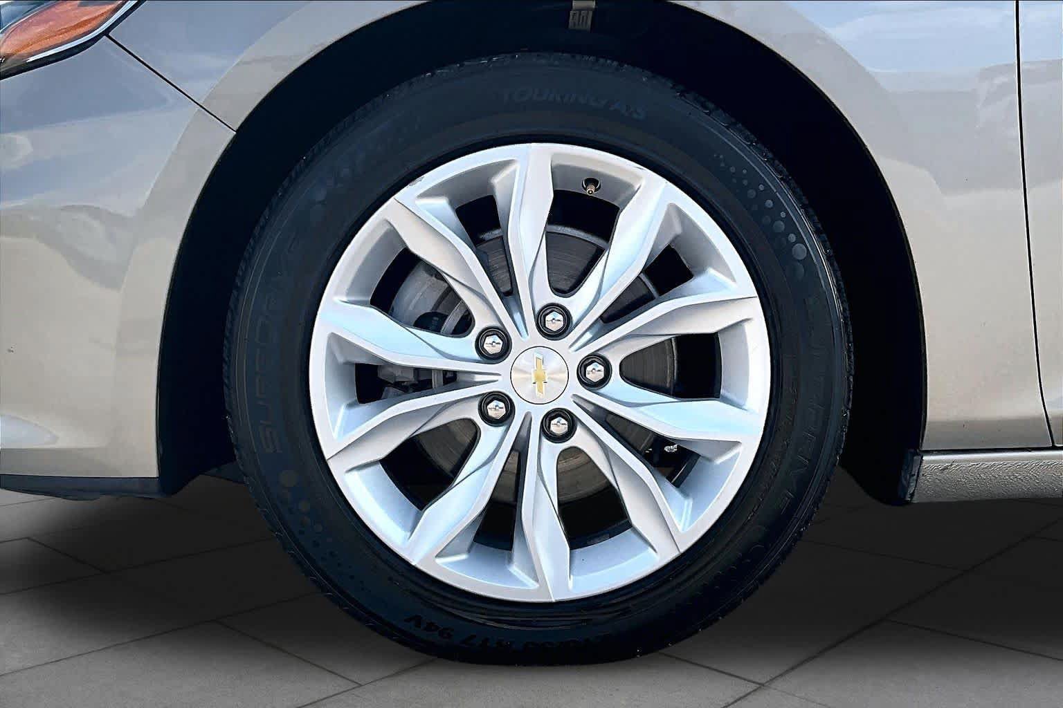 Used 2022 Chevrolet Malibu LT FWD image 11