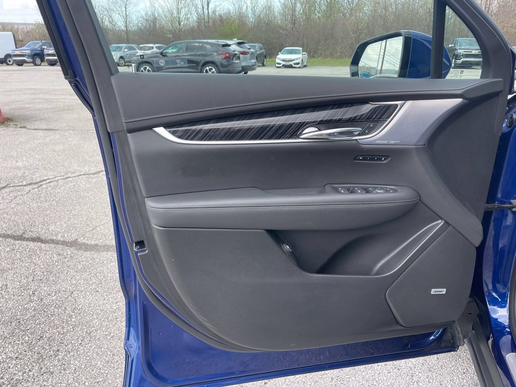 Used 2025 Cadillac XT6 Premium Luxury FWD image 14