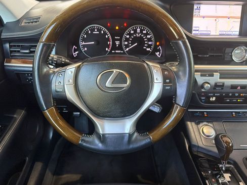 Used 2014 Lexus ES 350 w/ Premium Package FWD image 18