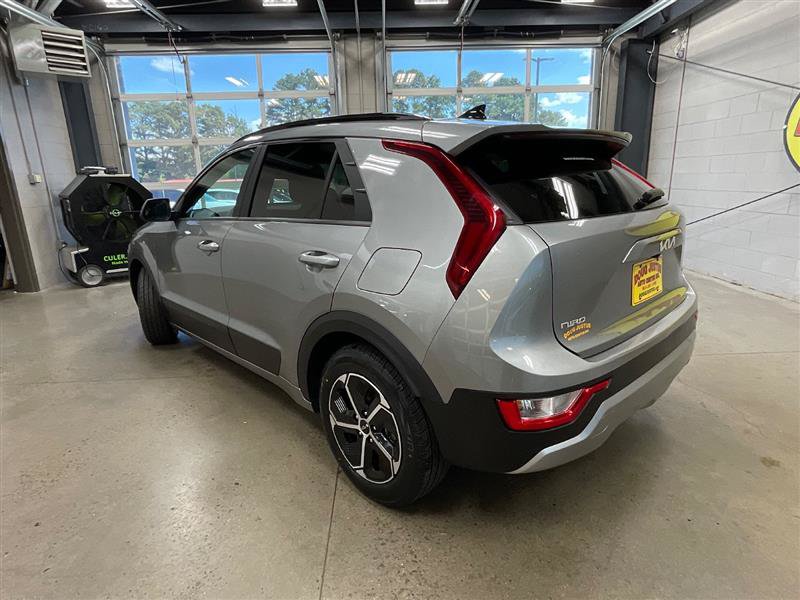 Used 2025 Kia Niro LX FWD image 3