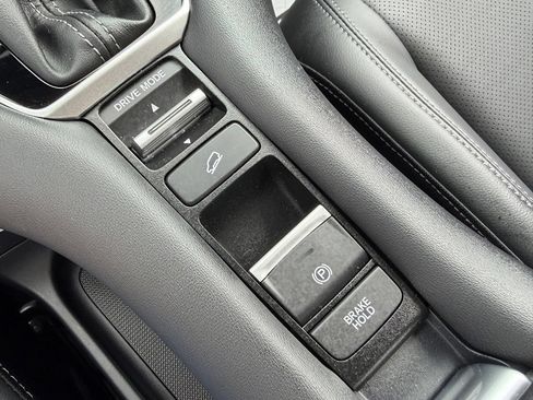 Used 2024 Honda HR-V EX-L image 10