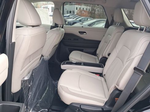 New 2025 Nissan Pathfinder SL w/ SL Premium Package image 26