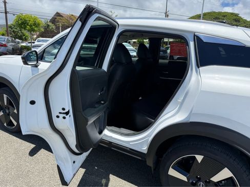 Used 2026 Nissan Kicks SR FWD image 9