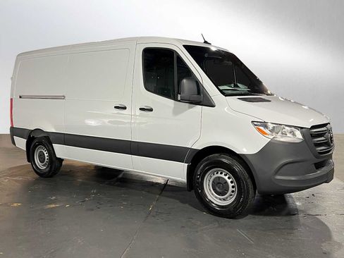 Used 2025 Mercedes-Benz Sprinter 2500 image 7