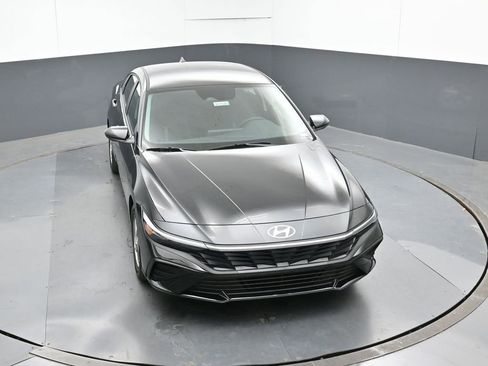 New 2026 Hyundai Elantra SE FWD image 24