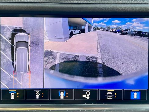 Used 2021 GMC Yukon Denali w/ Denali Premium Package image 14