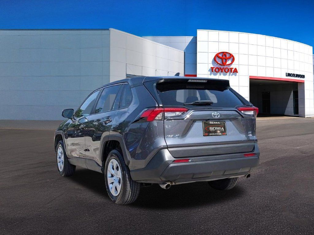 Used 2024 Toyota RAV4 LE AWD/4WD image 10