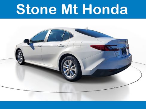 Used 2025 Toyota Camry LE FWD image 4