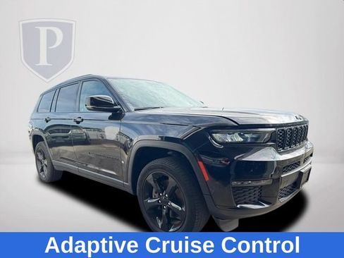 Used 2023 Jeep Grand Cherokee L Limited w/ Black Appearance Package AWD/4WD image 2