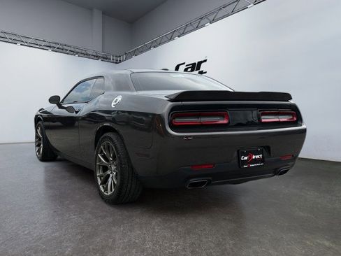 Used 2016 Dodge Challenger SXT RWD image 11