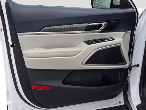 Certified 2024 Kia Telluride EX w/ EX Captain's Chair Package image 15