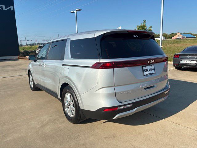 Used 2023 Kia Carnival LX FWD image 7