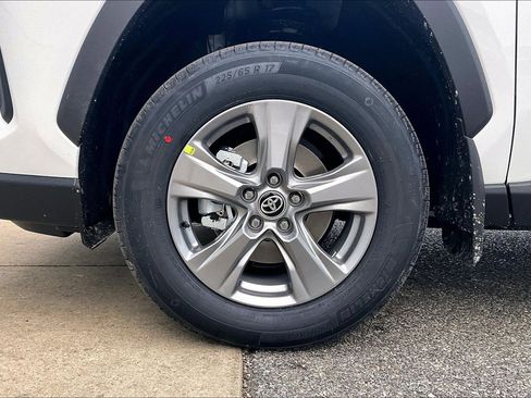 New 2025 Toyota RAV4 XLE image 15