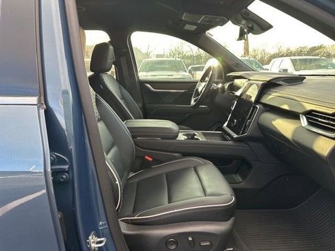 Used 2025 GMC Acadia Denali w/ Super Cruise Package image 17