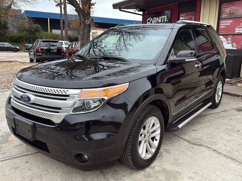 Used 2012 Ford Explorer XLT image 3