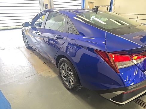 Used 2024 Hyundai Elantra SEL FWD image 2