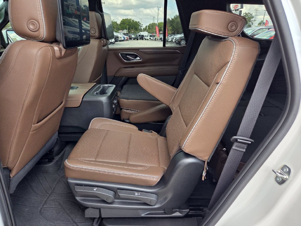 Used 2024 Chevrolet Tahoe High Country AWD/4WD image 9