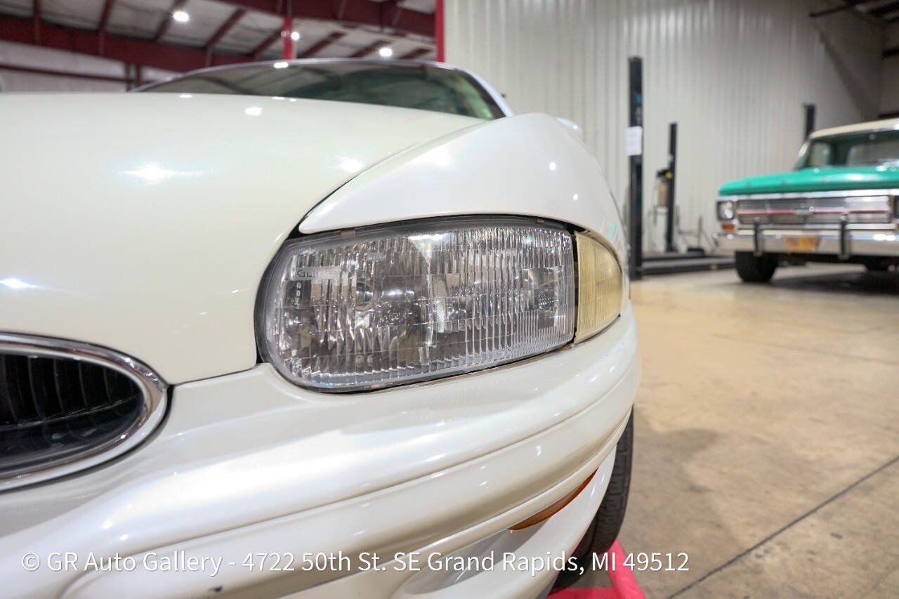 Used 1998 Buick Riviera Supercharged Coupe FWD image 38