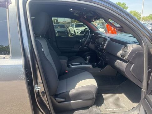Used 2021 Toyota Tacoma TRD Off-Road image 16