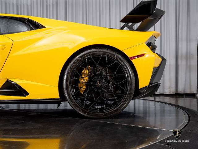 Used 2023 Lamborghini Huracan STO RWD image 10