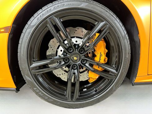 Used 2021 Lamborghini Huracan EVO RWD image 43