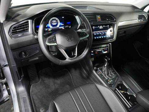 Used 2023 Volkswagen Tiguan SE w/ Panoramic Sunroof Package AWD/4WD image 16