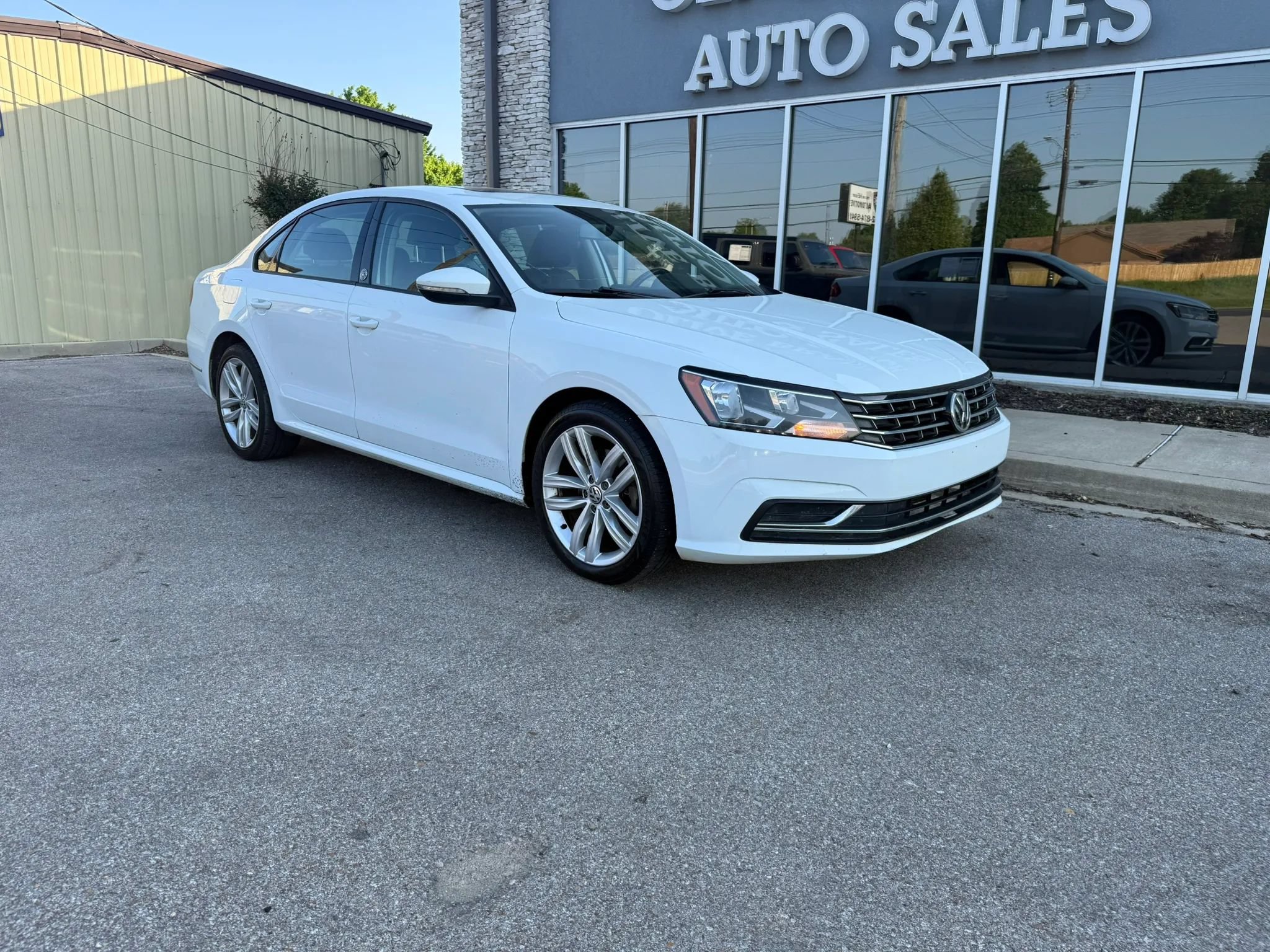 Used 2019 Volkswagen Passat 2.0T Wolfsburg FWD image 2