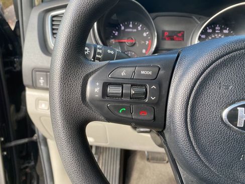 Used 2018 Kia Sedona L image 12