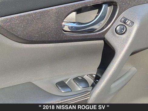 Used 2018 Nissan Rogue SV AWD/4WD image 11