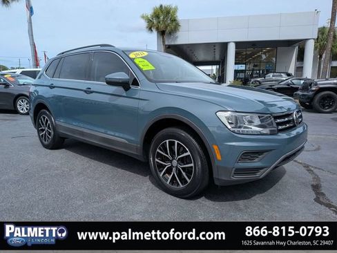 Used 2021 Volkswagen Tiguan SE w/ Panoramic Sunroof Package FWD image 2