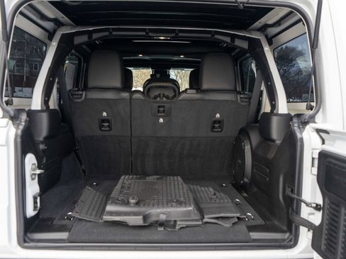 Used 2024 Jeep Wrangler Unlimited Rubicon image 9