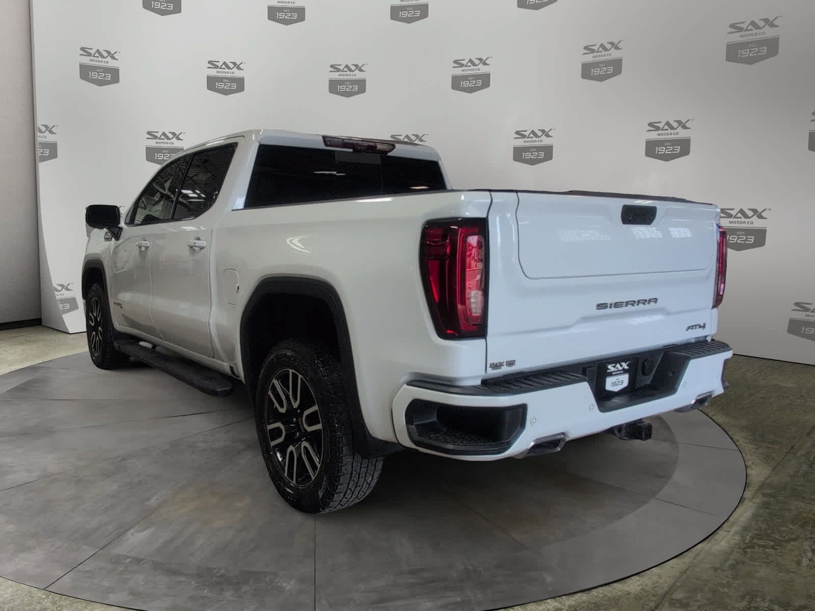 Used 2020 GMC Sierra 1500 AT4 w/ AT4 Premium Package AWD/4WD image 3